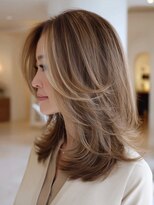 トリッカバルコニー ハヤマ(tricca Balcony Hayama)&nbsp;白髪ぼかしハイライト/30代40代/ミディアムレイヤー/脱白髪染め