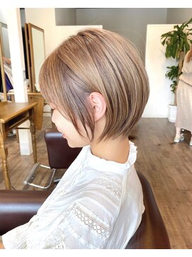美容室 フォーリア Foglia 丸みショート　ショートボブ　ハイトーンショート