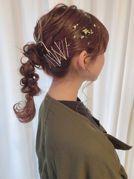 アミカ(Amica) 三つ編みツイストポニーテール/ルーズアップアレンジ/金箔水引き