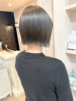 キャアリー(Caary)&nbsp;福山caaryぱつっと切りっぱなしミニボブオイル仕上げ20代30代