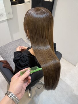 エミュスト(Emuest) 明るめでも艶感！髪質改善TR