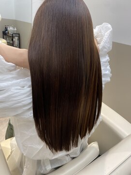 シュヴーブリヤン(cheveux brillants) 【くせ毛・広がり対策に】大人の上質ストレート