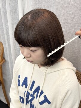 シベルバレー 横浜(sibell) 20代30代切りっぱなしボブタッセルボブ顔周りレイヤーオリーブ