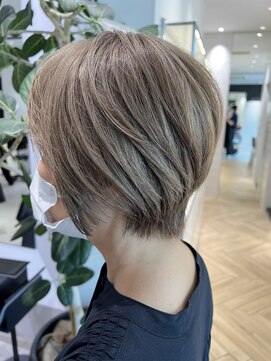 ステア ケース(stair case) 白髪染めをやめて明るいベージュへ 脱白髪染め 50代60代