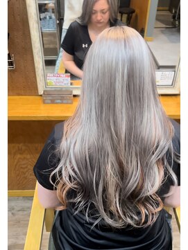 ヘアーサロン アトリエ(Hair salon ATORIE) ロングレイヤーブリーチカラーホワイトシルバーインナーオレンジ