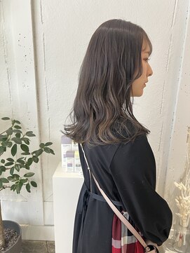 ヒカリスナカザキアンド(HIKARIS nakazaki &) 柔らかブラウンカラーとインナーカラー