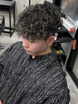 イーラ(era) スペインカールメッシュスパイラルパーマ平巻きツーブロック