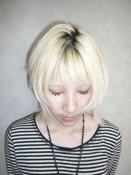 アルレン(Allen) グランジ/ホワイトブロンド/ハッシュカット「宇都宮/ブリーチ」