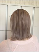 柔らかく透明感のあるベージュカラーで上品な印象に