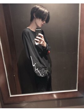 シン(syn) 前下がりマッシュ