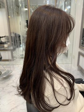 エスカーラ 表参道(THE ESCALA) ほんのりピンクの艶感カラー【タビラマユミ】