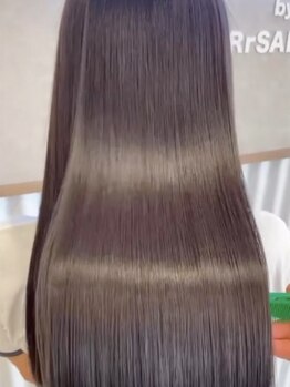 ボタニウムドットハイクバイアールサロン(BOTANIUM.Hk by Rr SALON)の写真/<自然な仕上がりとツヤを>気になるふくらみを抑えてナチュラルな艶感ストレートを★[東刈谷/大府/学割U24]