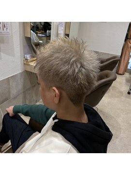 アンプヘアー 西京極店(unpeu hair) 40代50代メンズおすすめ白髪を気にならせないハイトーンショート