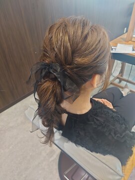 ビスポーク(BESPOKE) 20代30代40代♪大人可愛いブラウンカラーゆるふわローポニー