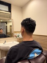 銀座マツナガ 神田店&nbsp;20代30代周りと差がつく七三テーパーフェードパーマスタイル