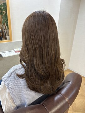 インビテーション(invitation) グレーアッシュレイヤーカット