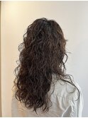 くせ毛は魅力♪くせ毛を活かすカーリーロングレイヤー
