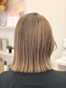 シャルムパリス(charme paris) ベージュ カラー ボブ 外はね