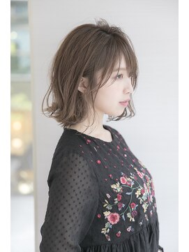 アフロディーテ ギンザ 秋葉原店(APHRODITE GINZA) 外ハネボブ/セクションカラー/ペールベージュ/秋葉原