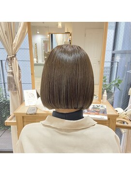 アコット(Acotto.) グレージュ/ノーブリーチ/ぱつんボブ/ケアカラー[下北沢Acotto]