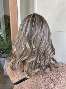 コンド(cond.) 大人可愛いグレージュハイライト♪♪