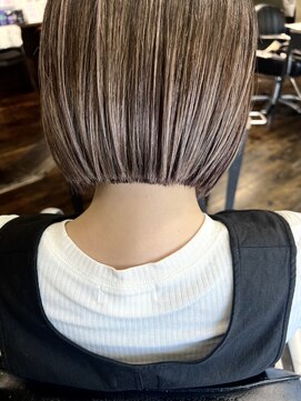 ガルボ ヘアー(garbo hair) バレイヤージュ　ボブ　ベージュ　ラベンダーベージュ