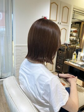 ネオリーブ チロル 横浜西口店(Neolive CiroL.) 切りっぱなしボブ ライトベージュ ぱつっとボブ