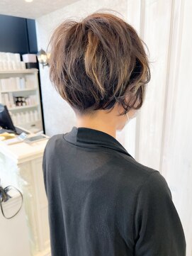 キャアリー(Caary) 福山caary小顔補正立体カット刈り上げショート20代30代40代