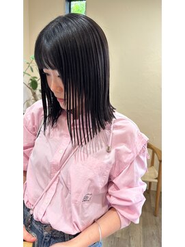 シフト(SHEEFT) 10代20代30代大人可愛い艶カラーアッシュブラックミディアムヘア