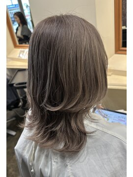 アルグラーテ (Arglarte) レイヤーカット/ブリーチカラー/グレージュカラー