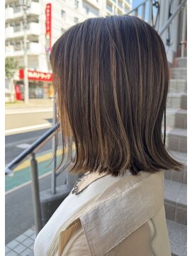 リンダ ルーナ(LINDA Luna) 白髪ぼかし/ハイライト/切りっぱなし/札幌駅