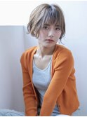 ハイトーンxカールのショートボブ