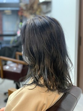 メル(Mel) Mel発★ダークサファイア★外ハネ★ミディアム★可愛い★お洒落