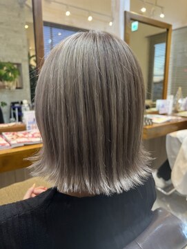 ラ メール ヘア デザイン(La mer HAIR DESIGN) ペールホワイト×ボブ