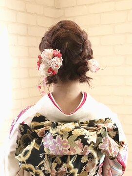 アヴァン(avant) 〈avant〉ツインテール編み込み振袖アレンジ