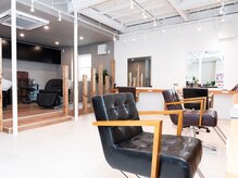 フォルメ(forme.)の雰囲気（ゆったりとしたスペースと空間で落ち着いた店内。）