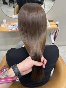 シカ 神戸三宮元町店(Cica) ヘーゼルベージュ　ブリーチなしダブルカラー　髪質改善　三宮