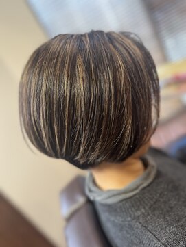 コネクション(CONNEXION) ハイライトショートボブ