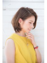 小顔斜めバング＆厚めバングのマーメイドアッシュハニーヘア