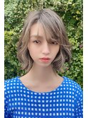 イヤリングカラーハイトーンダブルカラーくびれボブベージュヘア