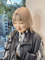 ハイトーンウルフカット顔まわりレイヤー前髪あり10代20代30代