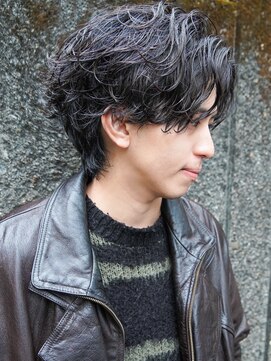 カライング(ing) スーツ短髪ツーブロック束感モテる黒髪シークレットパーマ流行