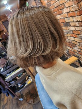 ファニー ヘアファクトリー(FUNNY hair factory) レイヤードハイトーンベージュ