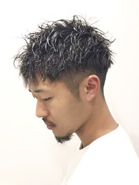 ゼロスバーバー(0's BARBER SHOP) ツイストスパイラル/メンズパーマ/アップバング/フェード/爽やか