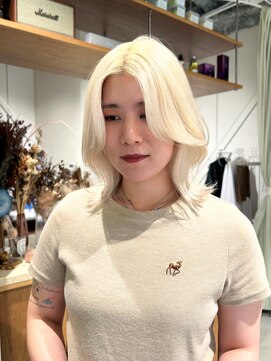 エルム 原宿 表参道(yelm) ブリーチ2回以上でできるホワイトブロンドミディアム