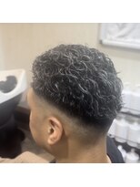 ストローヘアー(STRAW hair)&nbsp;極道パーマ×スキンフェード×シルバーメッシュ　宮城リョータ風