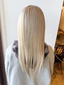 ルッツ(Lutz. hair design) 3/2 ブロンド ハイトーン 【千代田彩夏】