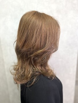 ロックス ヘアー ギャラリー(Rocks hair gallery) 大人の透明感ミルクティーベージュ×外ハネミディアム