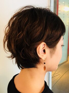 フルブライト(Full Bright) FullBright心斎橋無造作カールデザインカラー丸みショート