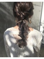 ニキータ(Nikiita)&nbsp;カジュアルな四つ編みポニー